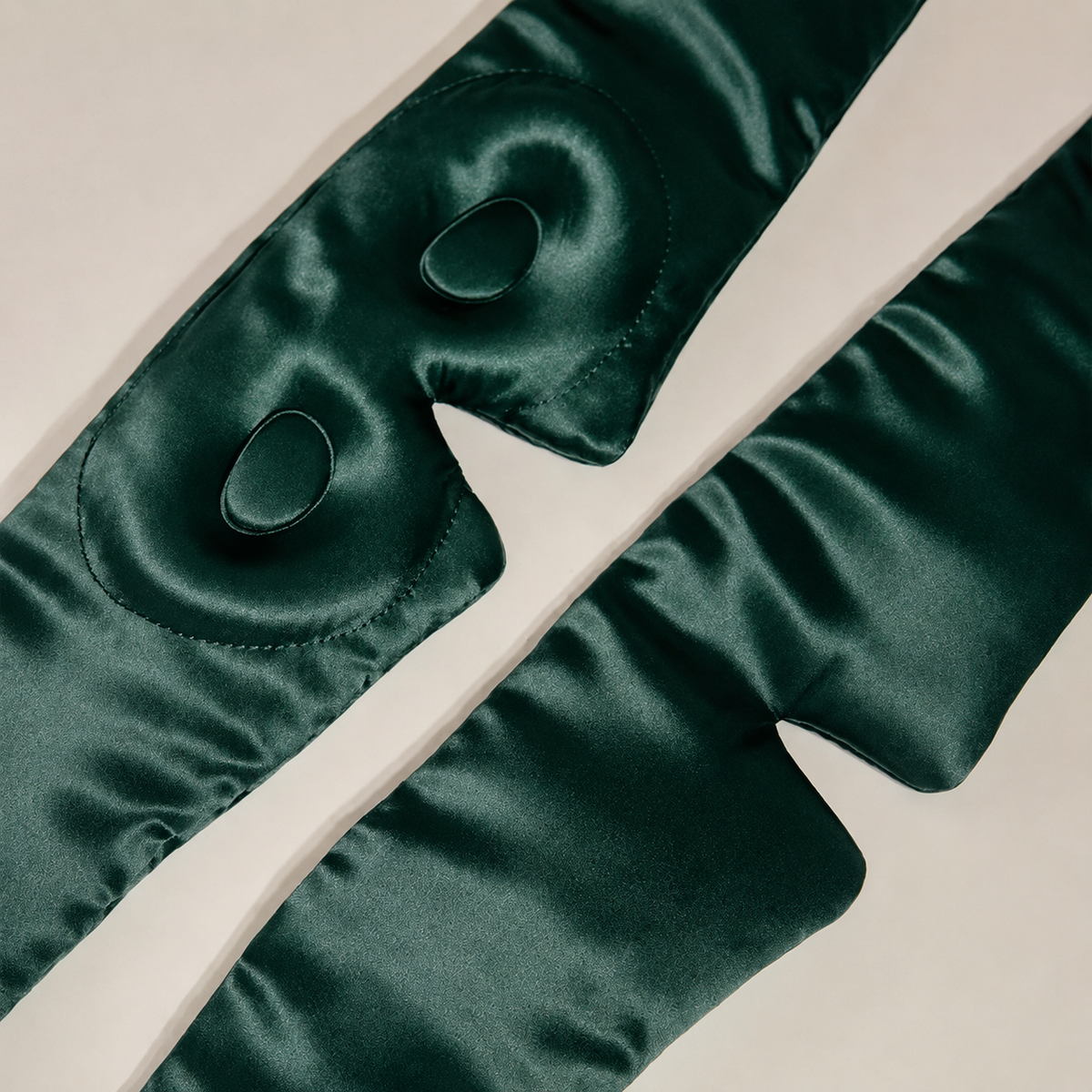 Front and back of the hushly mulberry silk 3D eye mask